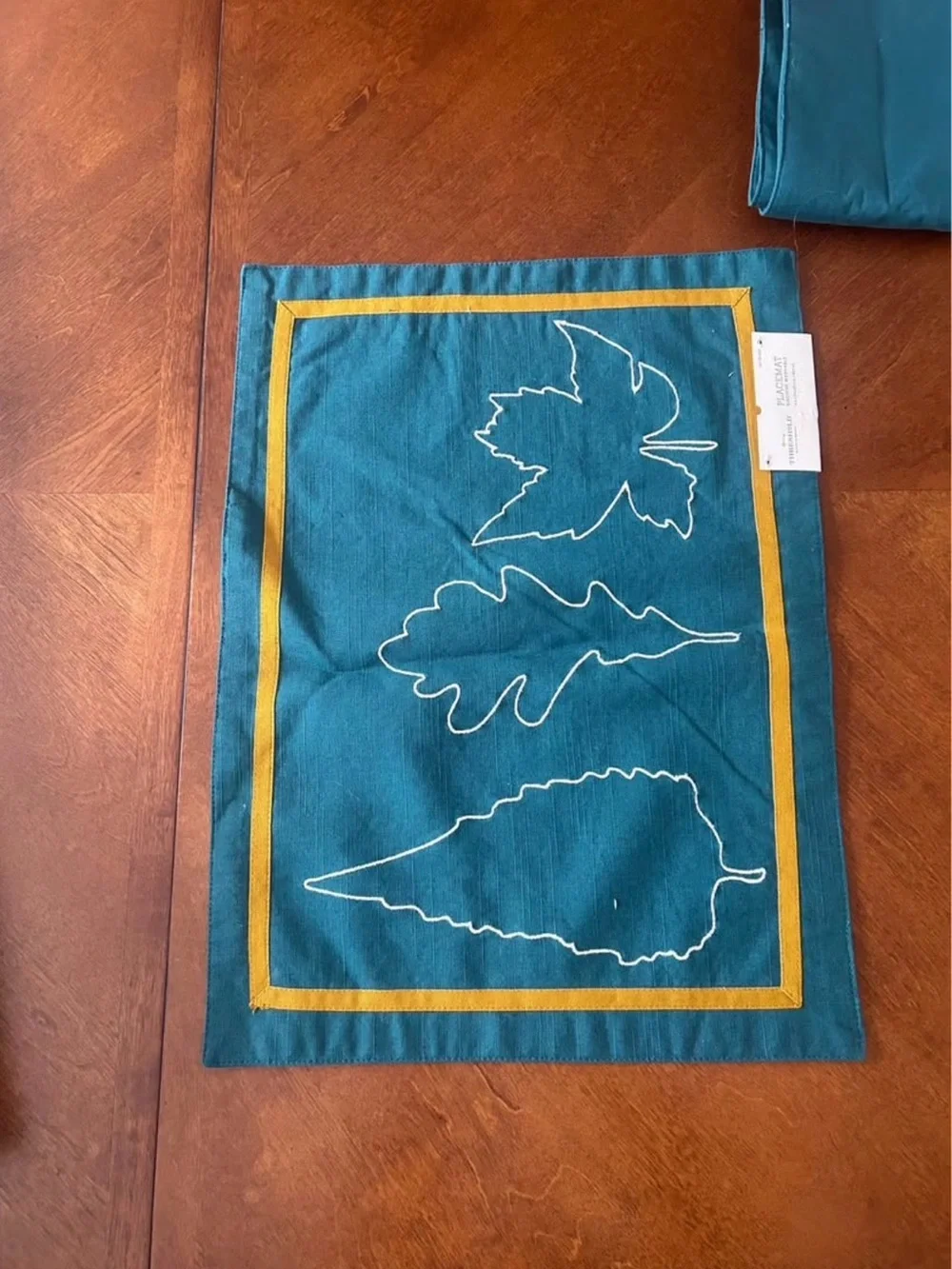 Teal Leaf-Outline Placemat with Gold Border - Home Dining, (6), new